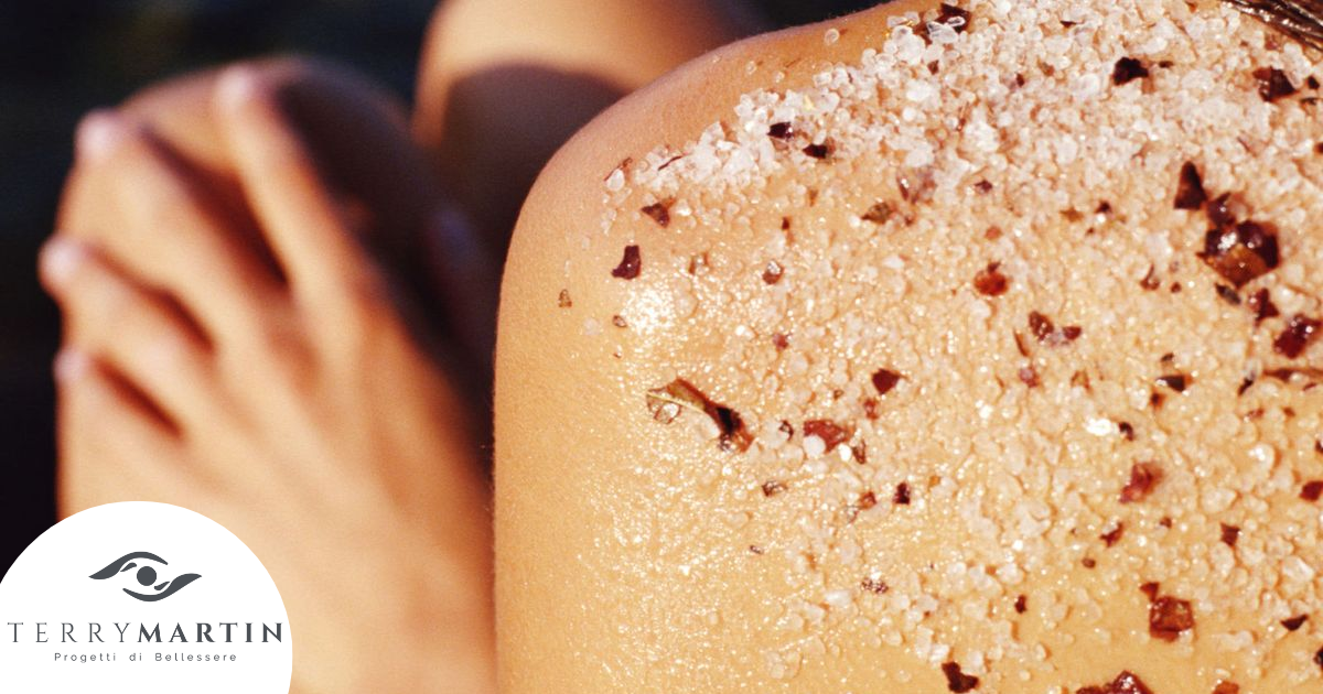 Il segreto di un'abbronzatura perfetta scopri i benefici dello scrub corpo
